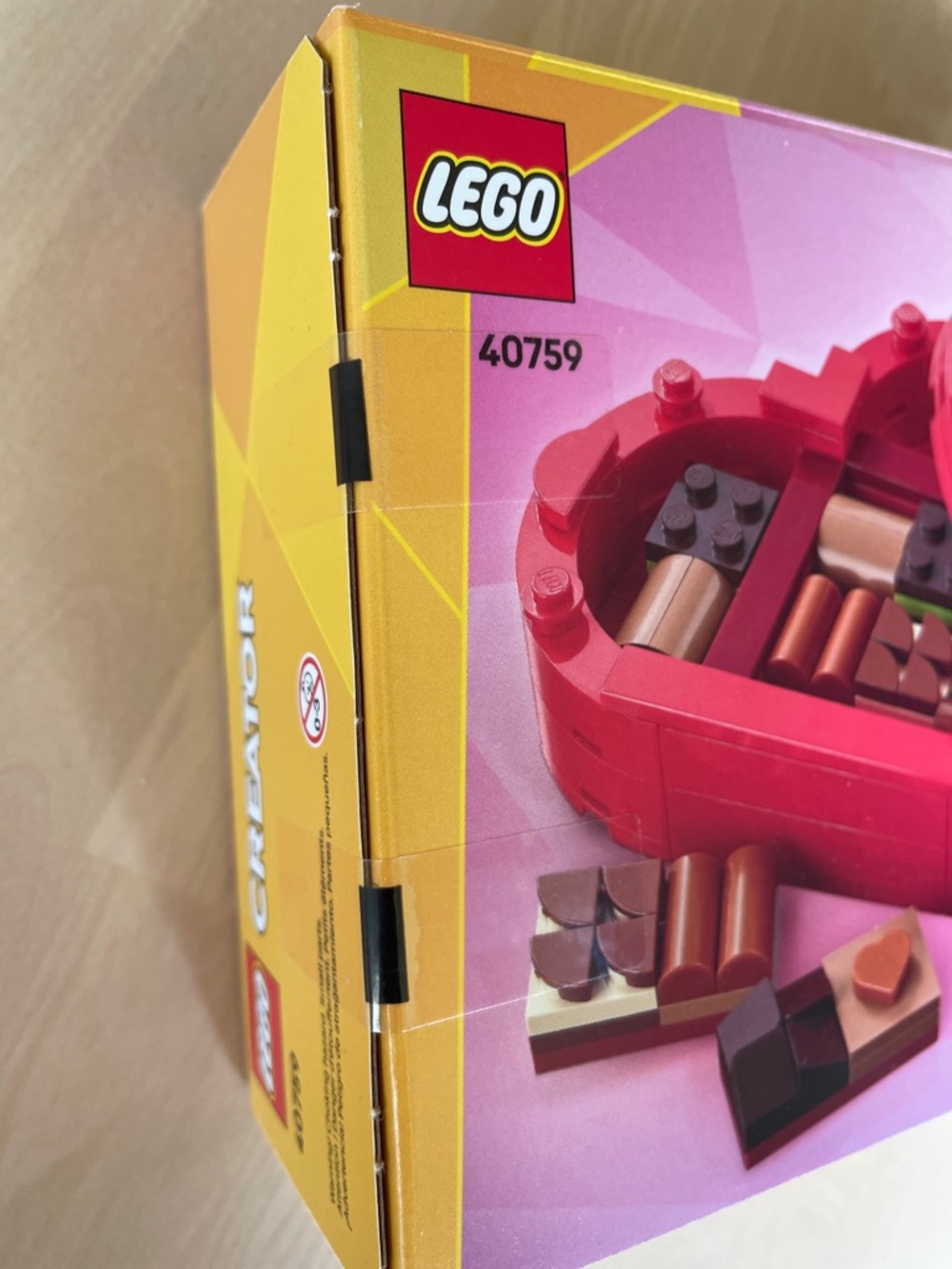 NIB LEGO Creator Seasonal Set 40759 Celebration Series: Valentine’s Day Box - Picture 3 of 6
